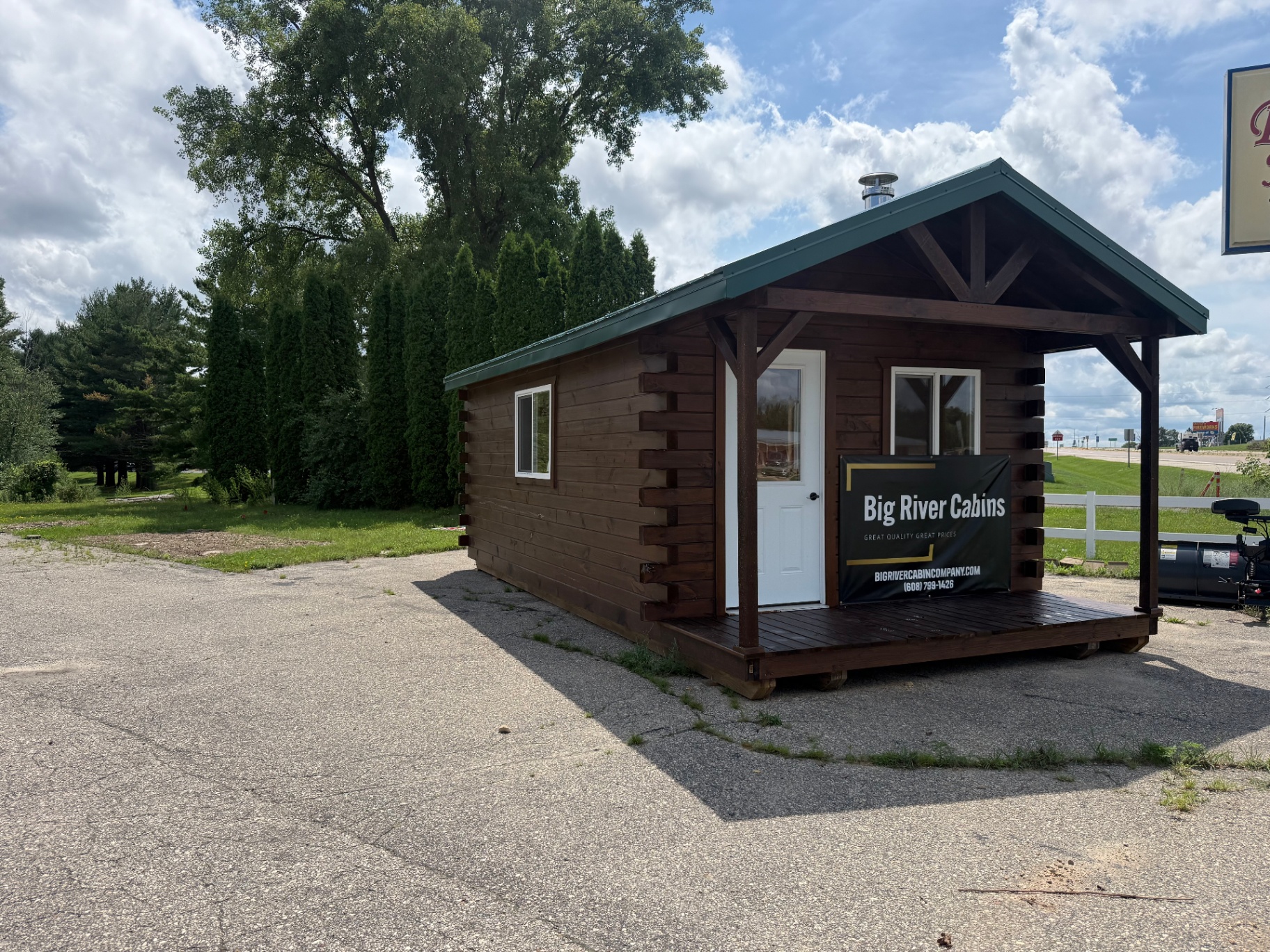 Mini cabin retreat